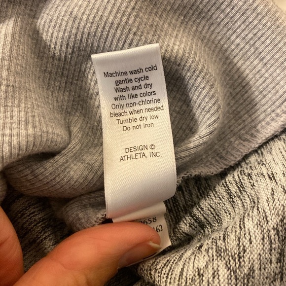Athleta Heathered Gray Pullover Hoodie w/Twist Neck, Front Pocket & Thumb Holes - Picture 9 of 9